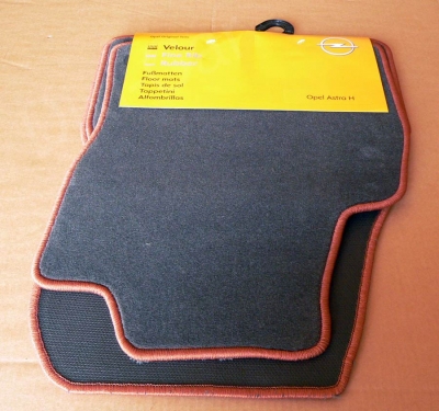 Set covorase mocheta negre cu dunga rosie Opel Astra H originale GM Pagina 4/piese-auto-skoda/opel-omega/piese-auto-nissan - Accesorii Opel Astra H