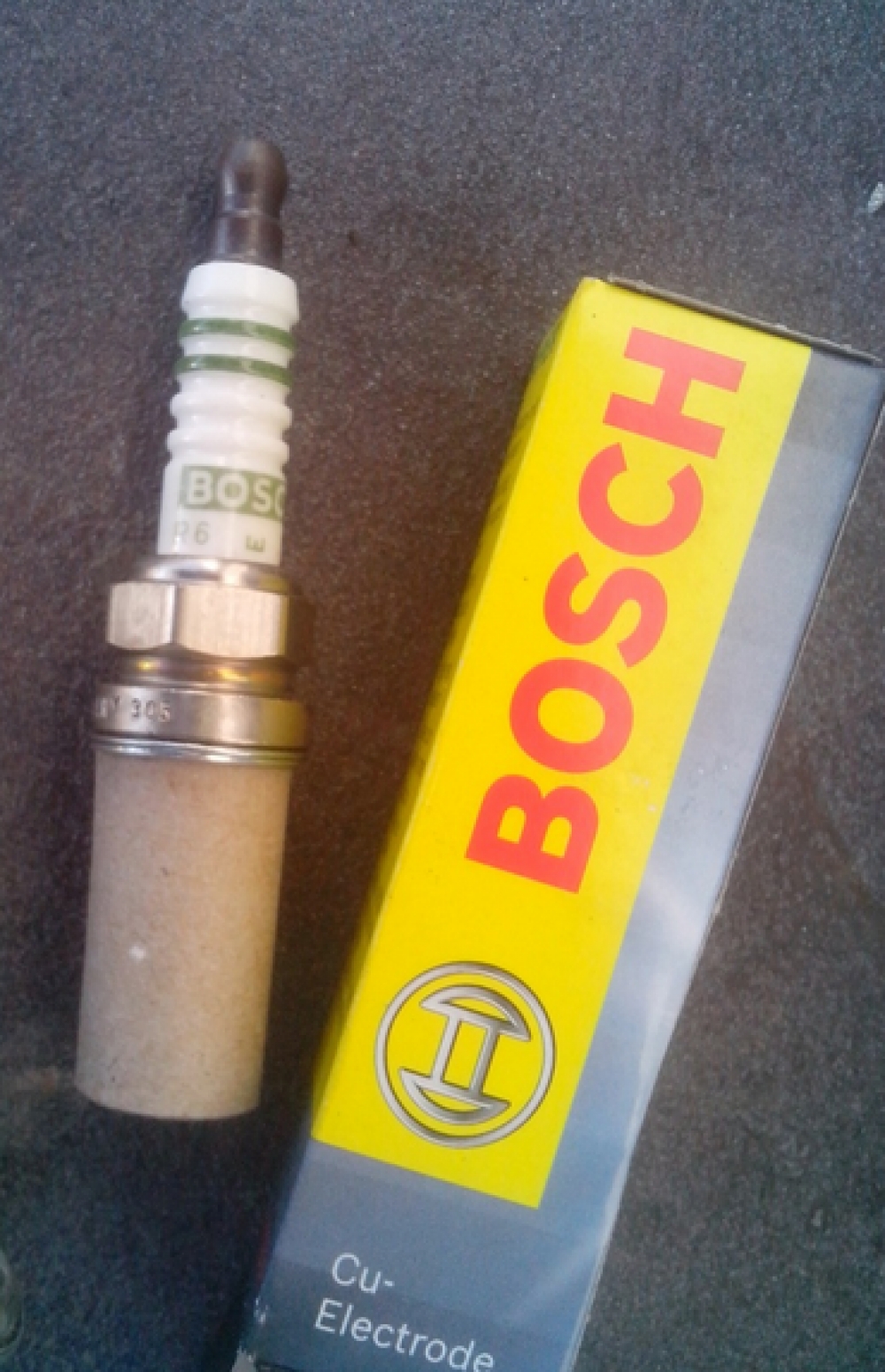 Piese auto: <b>Bujie scanteie cu un electrod pentru motorizarile pe benzina producator BOSCH</b> este la reduceri. Pret 14.0 LEI